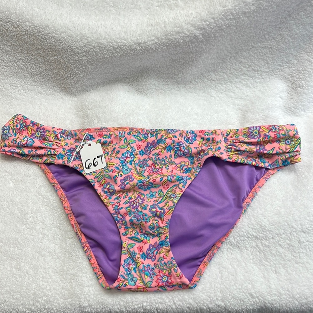NWOT VICTORIA’S SECRET BIKINI BOTTOM SIZE M